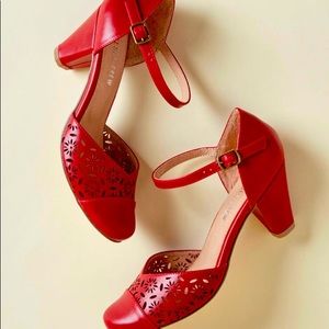 Thoughtful Blossoms Cut Out Heel Size 6